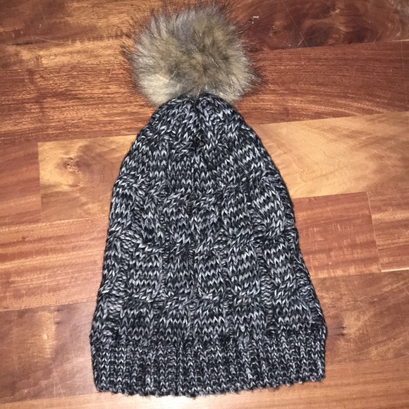 Forever 21 Accessories - Forever 21 Pom Pom hat